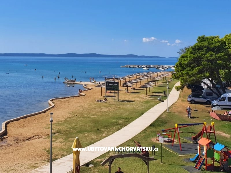 Apartman uz more i plažu - Privlaka