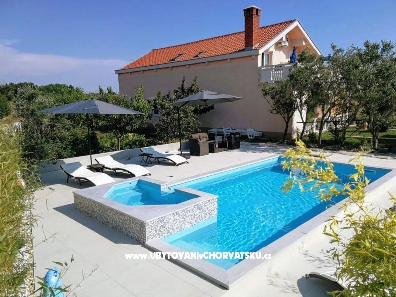 Family friendly Apt with a pool  - Privlaka